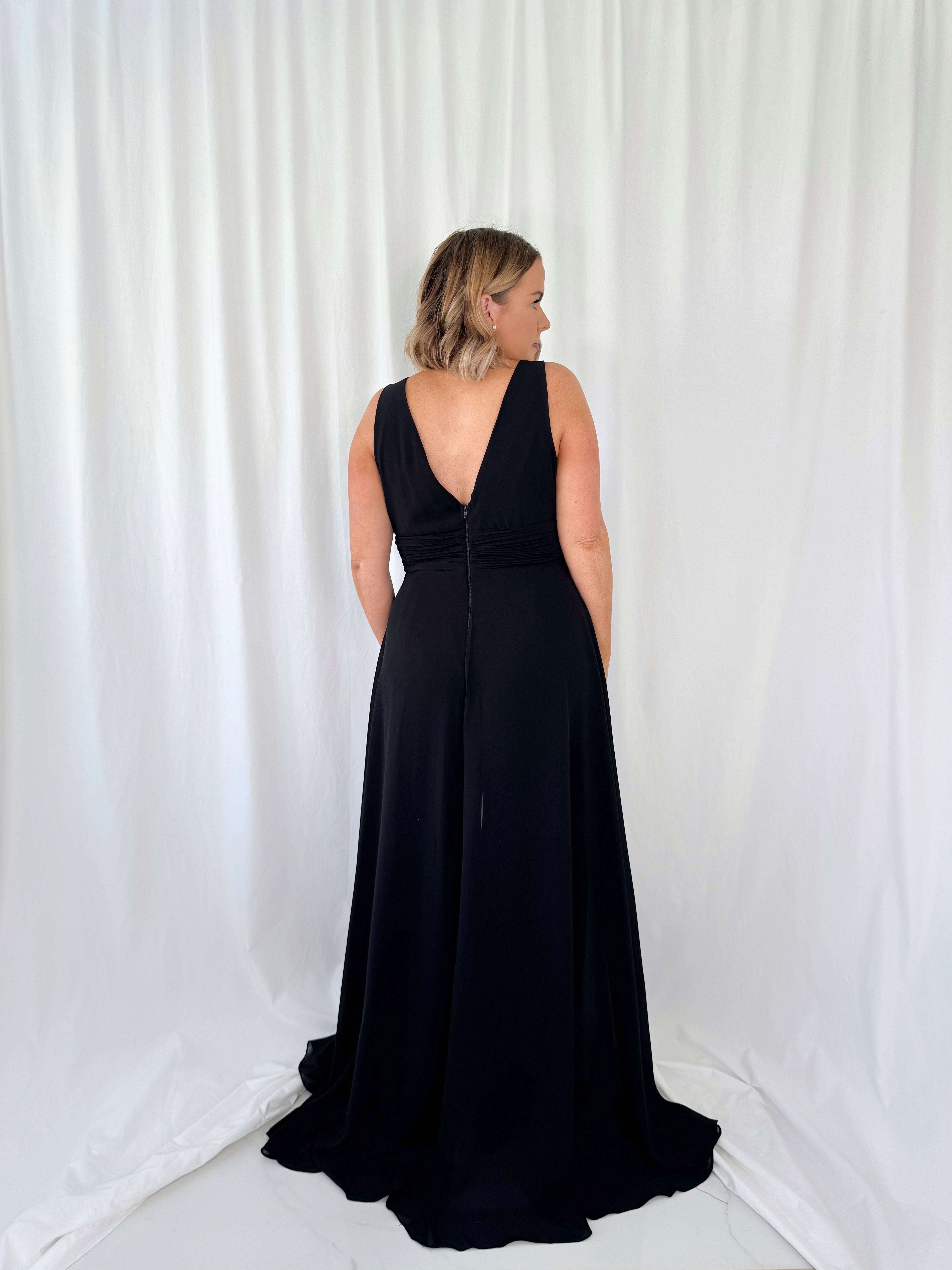 Curve Jumpsuit with a Cape - Black